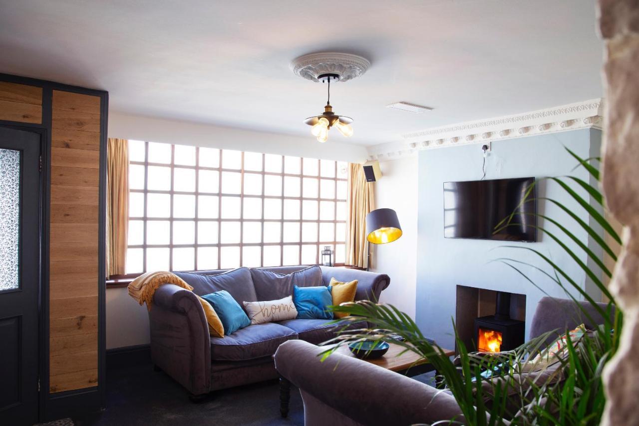 Cosy Open Plan Harbourside Inn With Superking Beds, Wood Burning Stove And Bar Torquay Exterior photo