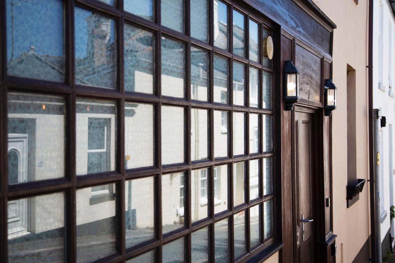 Cosy Open Plan Harbourside Inn With Superking Beds, Wood Burning Stove And Bar Torquay Exterior photo